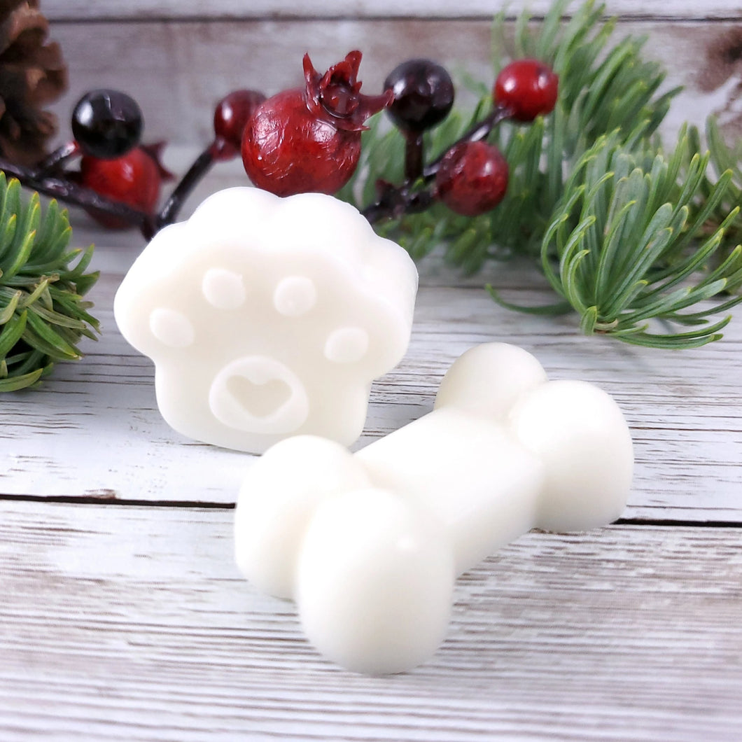 Pet Safe Soy wax melts (tarts) that fill your home with an orange and clove aroma.