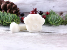 Load image into Gallery viewer, Pet Safe Soy wax melts (tarts) made with peppermint and spearmint essential oils.