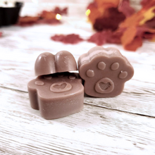 Load image into Gallery viewer, Pet Safe Soy wax melts (tarts) that smell just like gingerbread cookies just out of the oven.