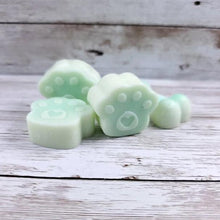 Load image into Gallery viewer, Pet Safe Soy wax melts (tarts) made with lemongrass and spearmint essential oils.