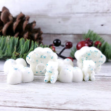 Load image into Gallery viewer, Pet Safe Soy wax melts (tarts) made with peppermint and spearmint essential oils.